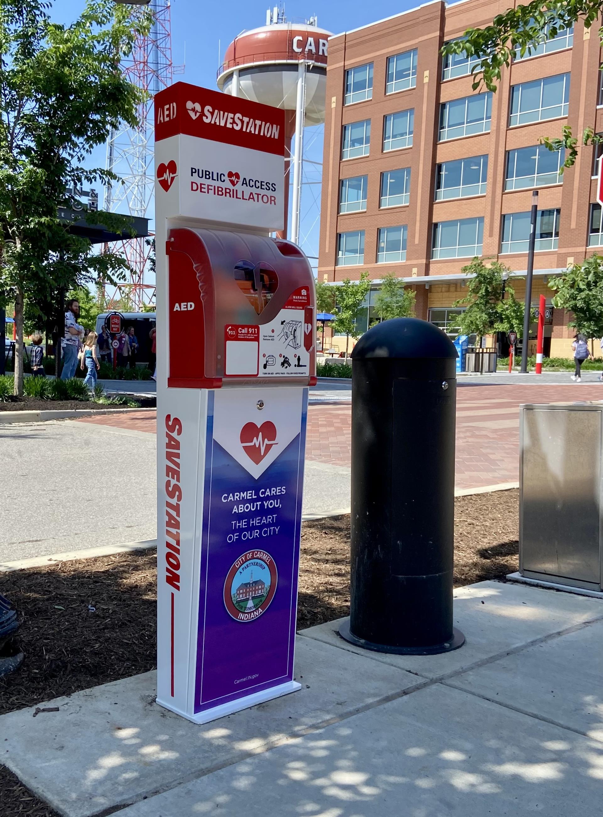 Photo of AED station on sidewalk in Midtown Plaza